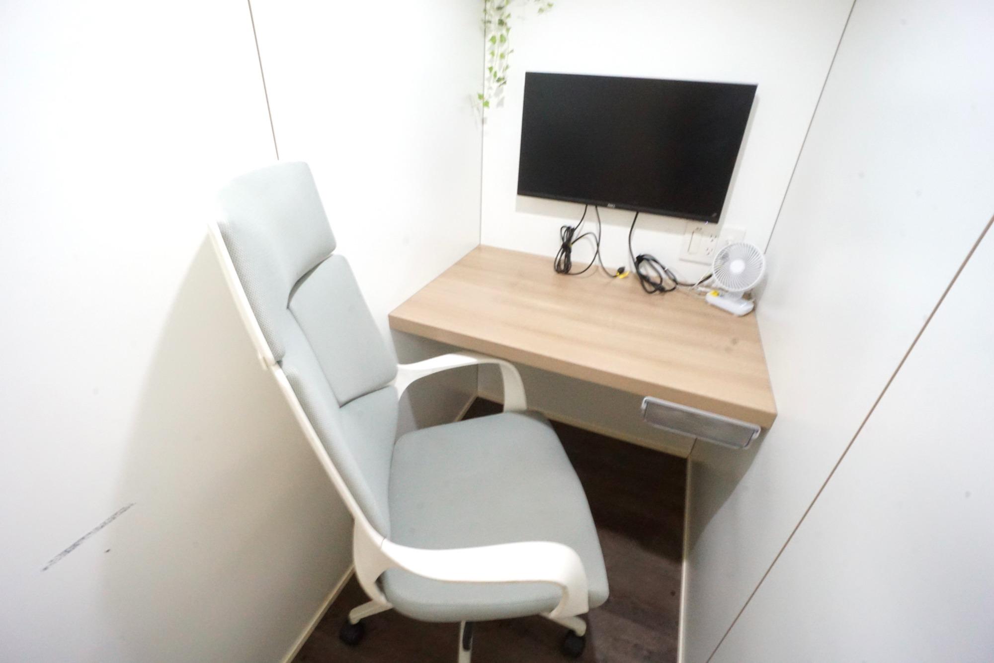 BIZ DESK 笹塚駅前 by Pao